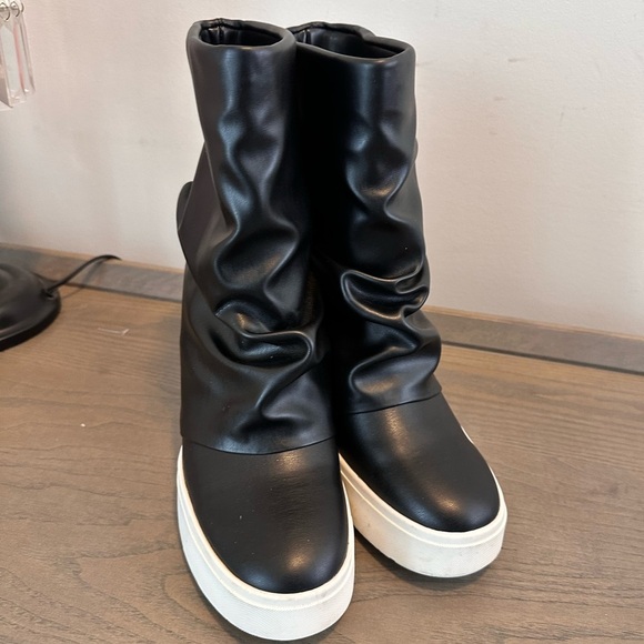 Guess Elegant Black  Guinna Sneaker Boot - Picture 2 of 5